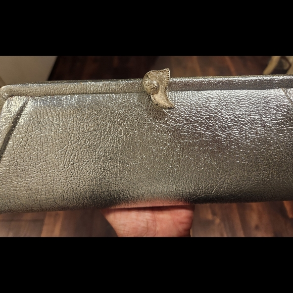 Gorgeous VTG Silver Clutch - Picture 3 of 16